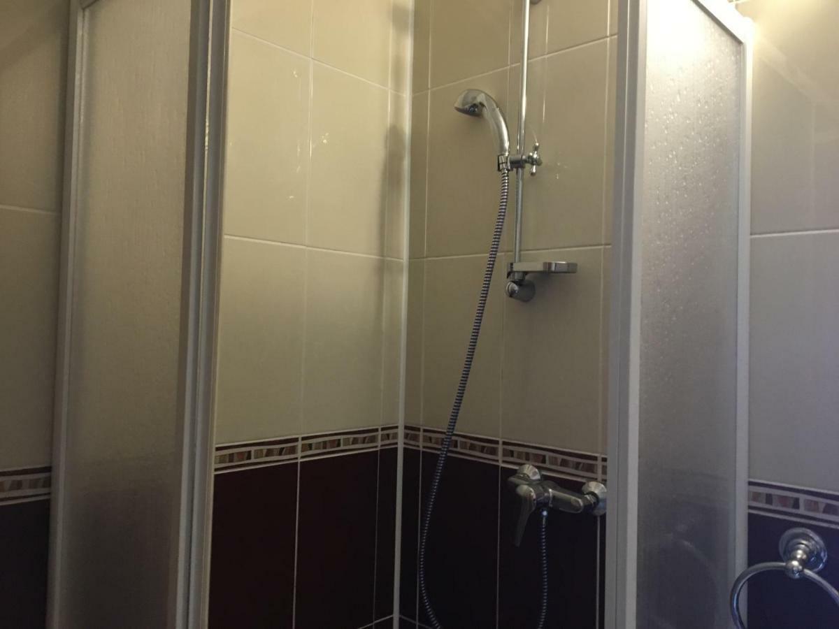 Hostel Villa Roma Lviv Bagian luar foto