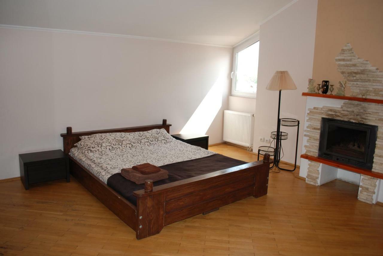 Hostel Villa Roma Lviv Bagian luar foto