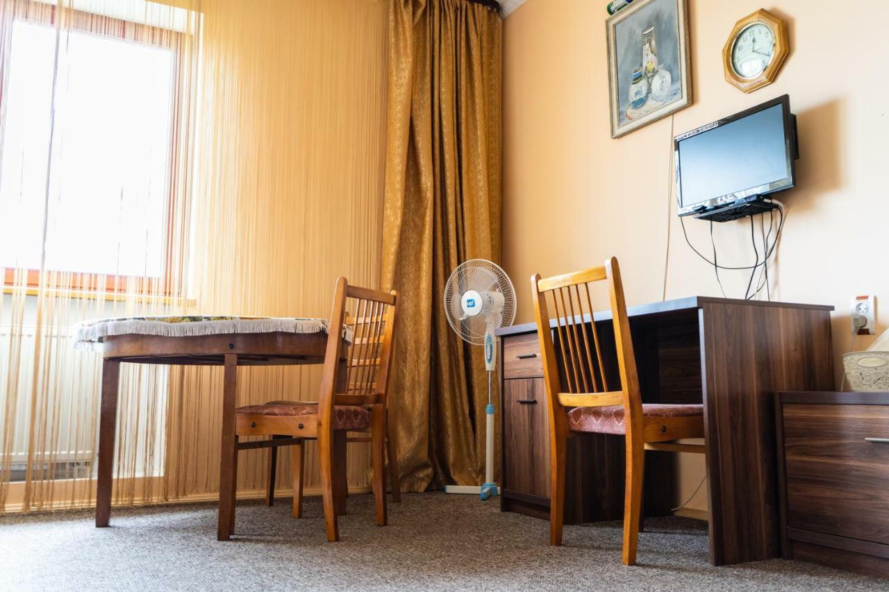 Hostel Villa Roma Lviv Bagian luar foto