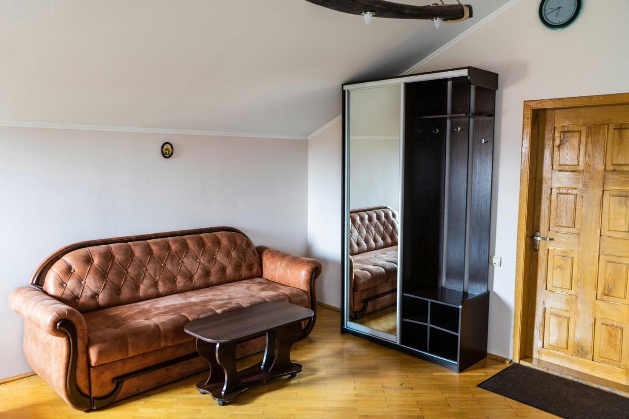 Hostel Villa Roma Lviv Bagian luar foto