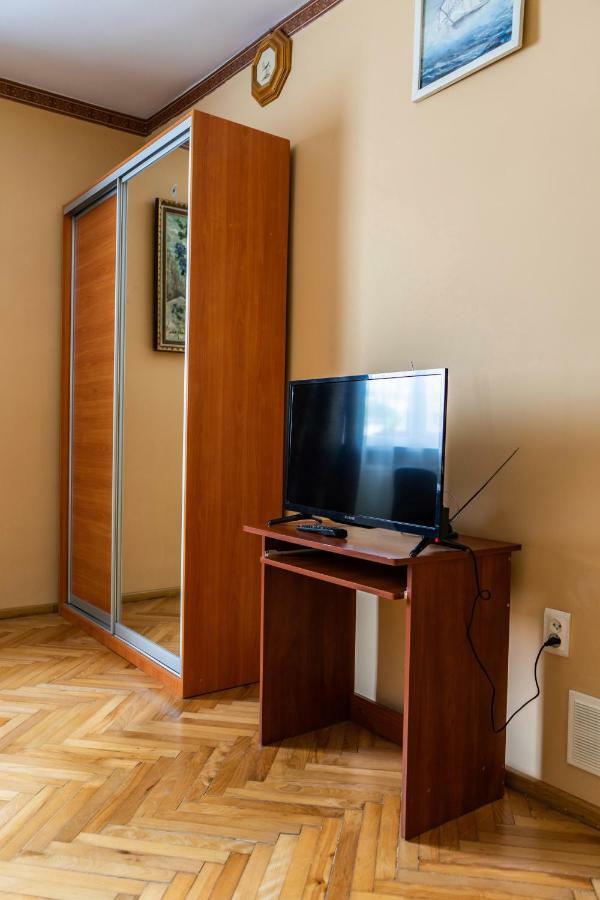 Hostel Villa Roma Lviv Bagian luar foto