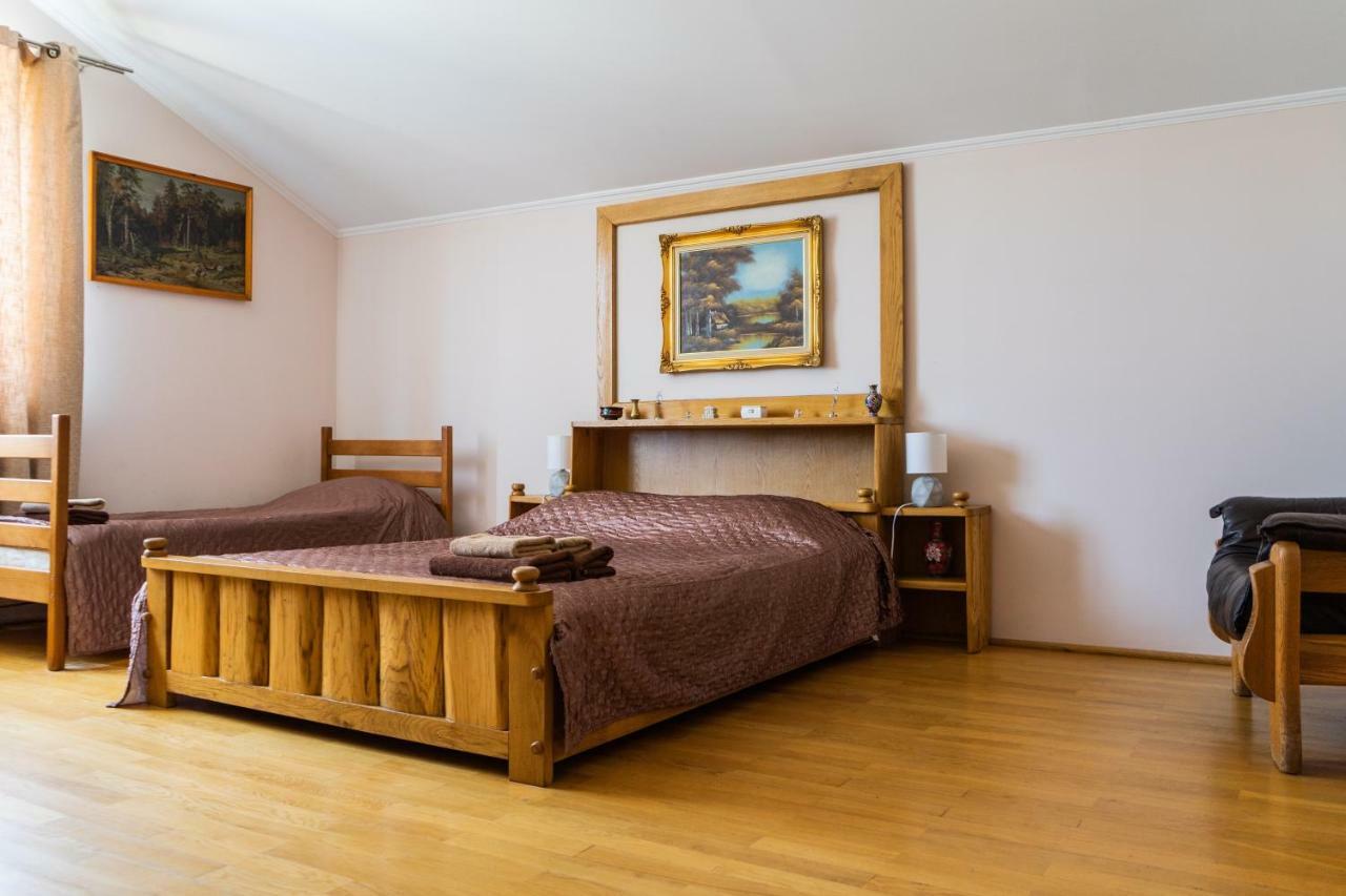 Hostel Villa Roma Lviv Bagian luar foto