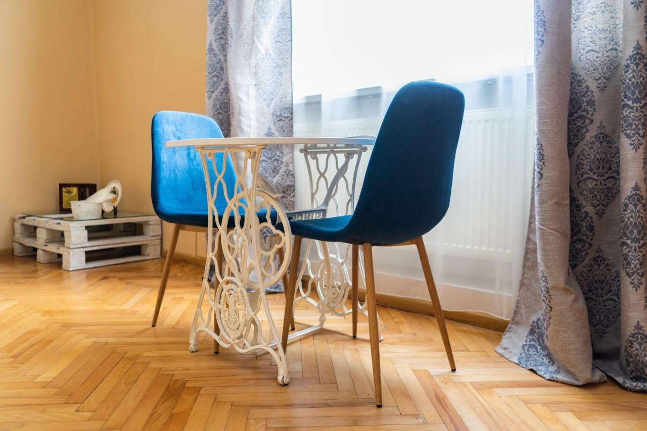 Hostel Villa Roma Lviv Bagian luar foto