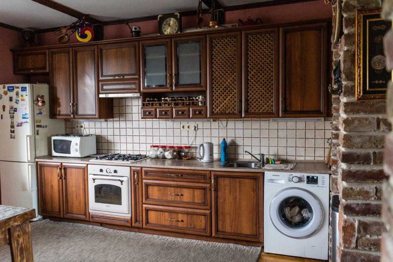 Hostel Villa Roma Lviv Bagian luar foto