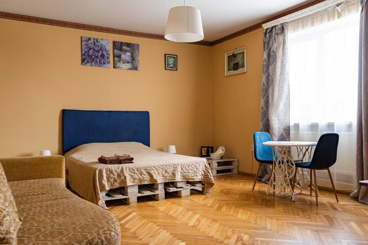 Hostel Villa Roma Lviv Bagian luar foto