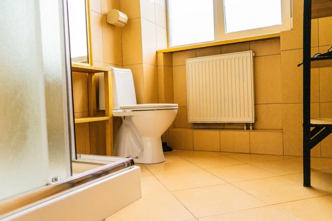 Hostel Villa Roma Lviv Bagian luar foto