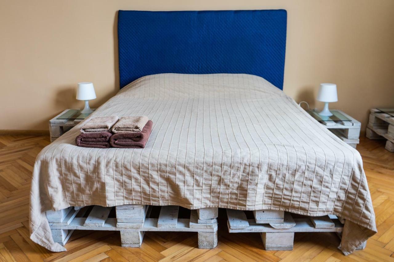 Hostel Villa Roma Lviv Bagian luar foto