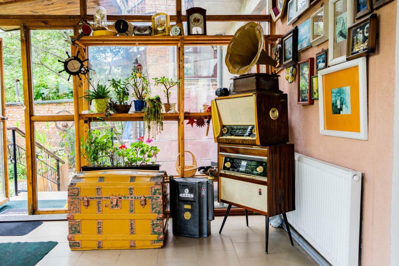 Hostel Villa Roma Lviv Bagian luar foto