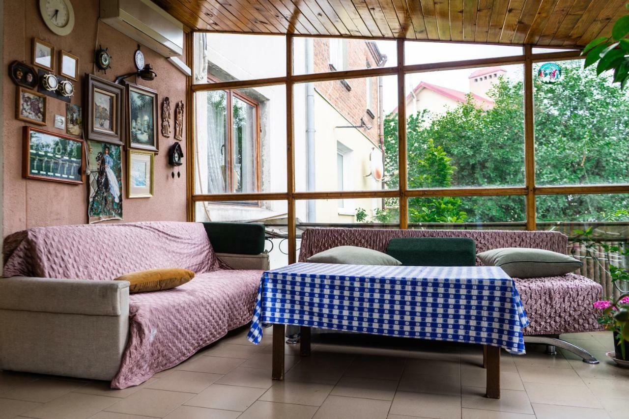 Hostel Villa Roma Lviv Bagian luar foto