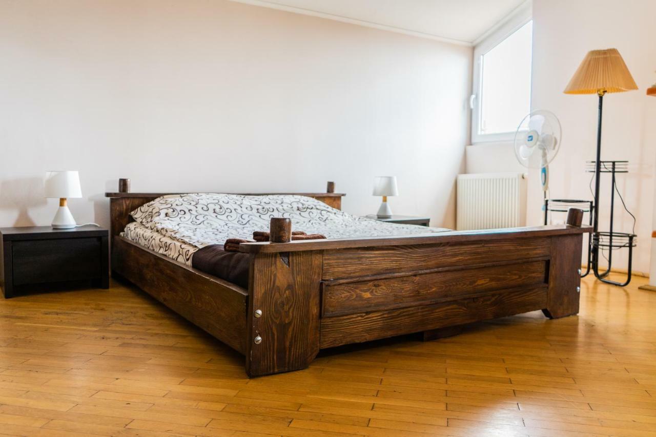 Hostel Villa Roma Lviv Bagian luar foto