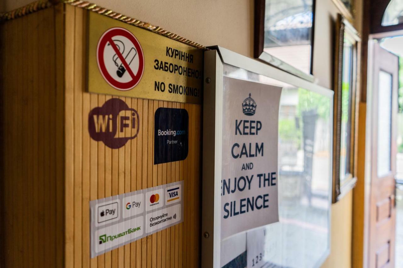 Hostel Villa Roma Lviv Bagian luar foto