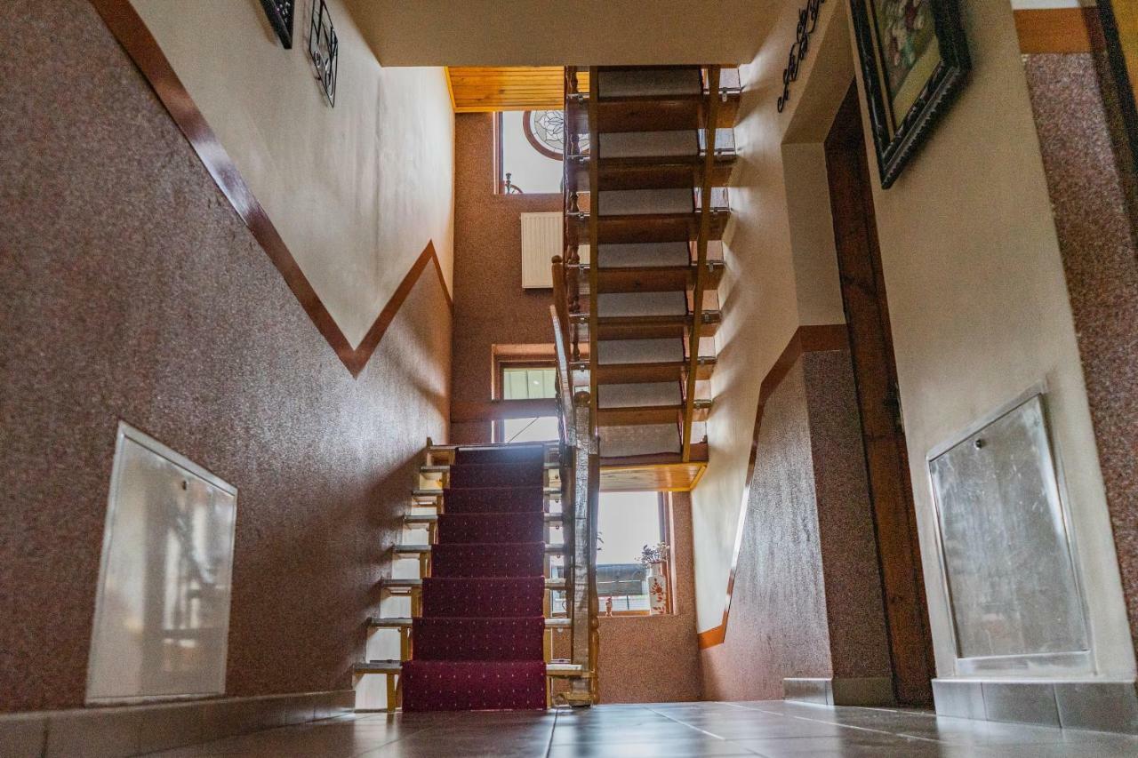 Hostel Villa Roma Lviv Bagian luar foto