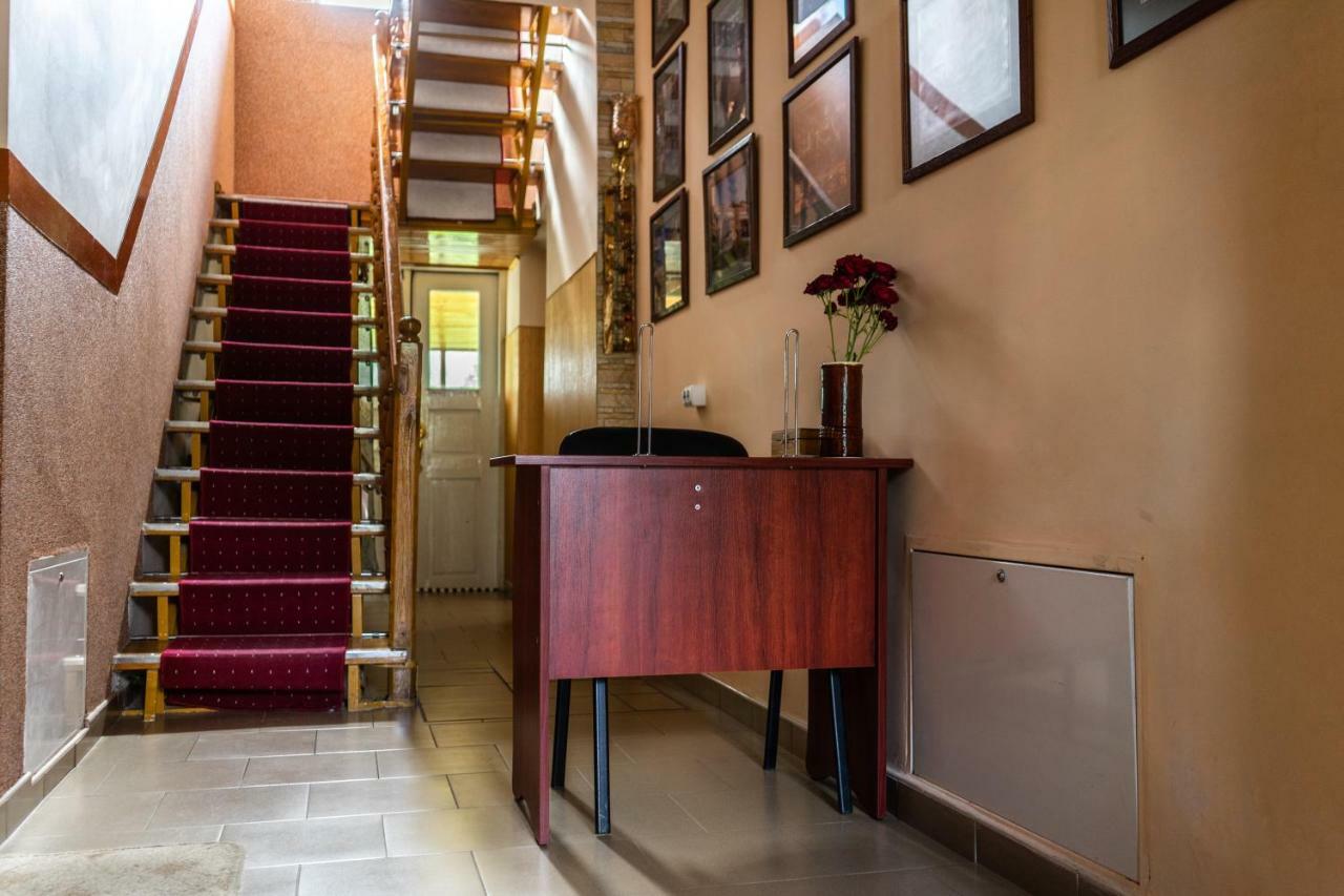 Hostel Villa Roma Lviv Bagian luar foto