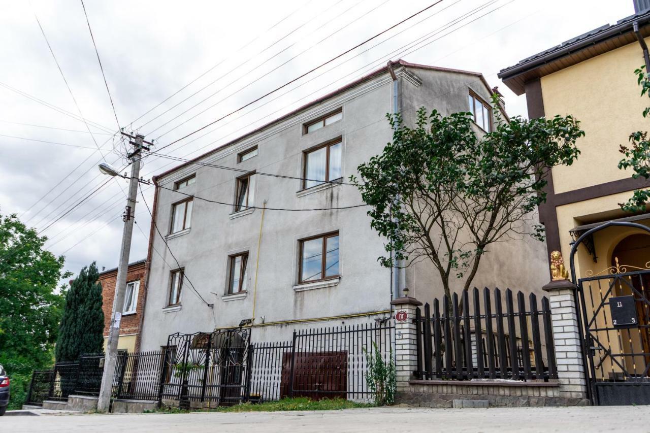 Hostel Villa Roma Lviv Bagian luar foto
