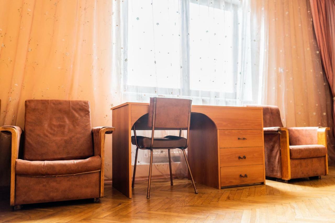 Hostel Villa Roma Lviv Bagian luar foto