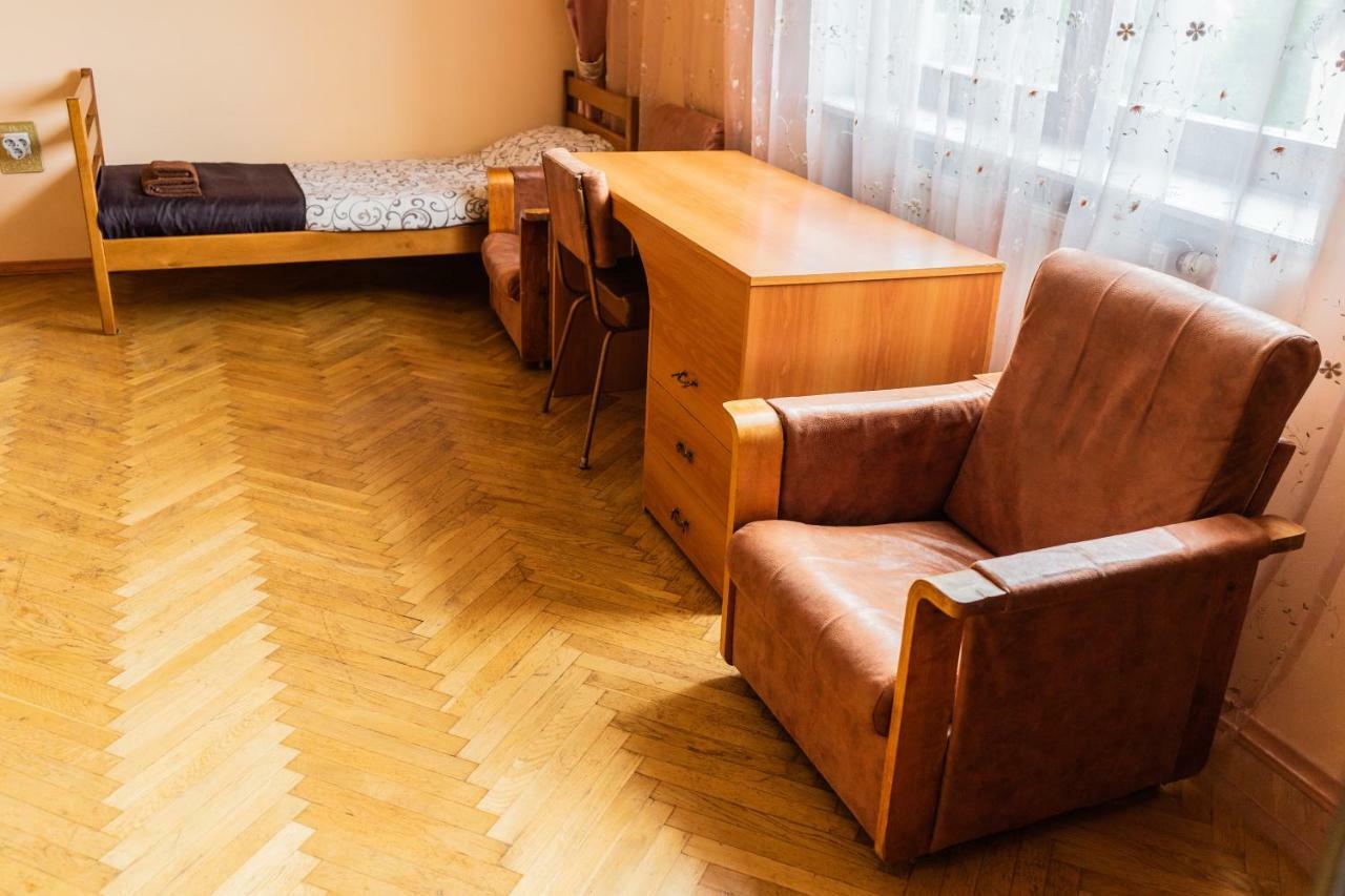 Hostel Villa Roma Lviv Bagian luar foto