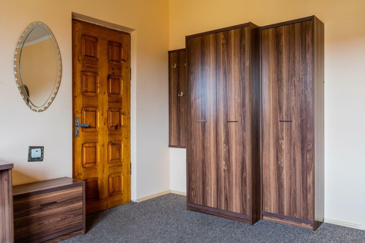 Hostel Villa Roma Lviv Bagian luar foto