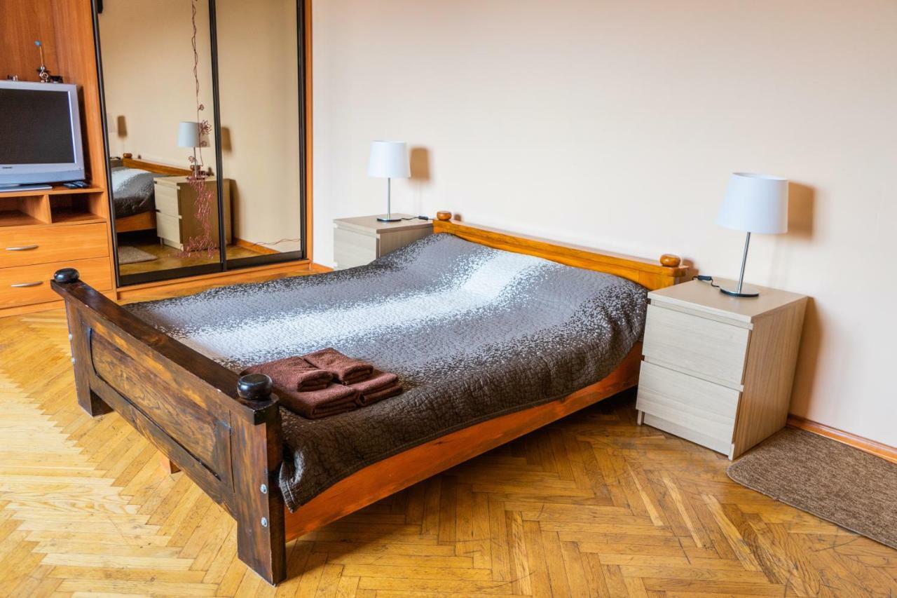 Hostel Villa Roma Lviv Bagian luar foto